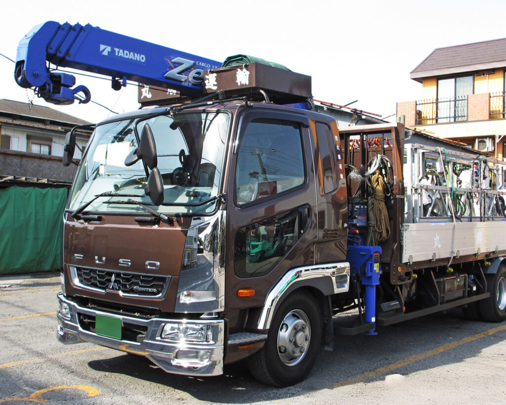 画像：信頼を積み重ねて50周年これからも安心・無事故の輸送を。